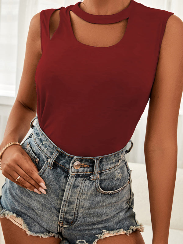 Women's Solid Color Sneak Peek Cutout Tank TopTHE QUEEN RUNWAY