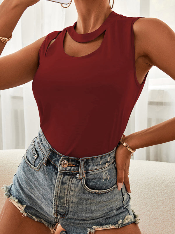 Women's Solid Color Sneak Peek Cutout Tank TopTHE QUEEN RUNWAY