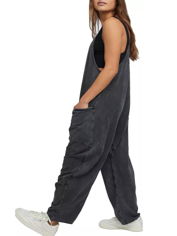 Women's casual solid color V-neck suspender pocket jumpsuitTHE QUEEN RUNWAY