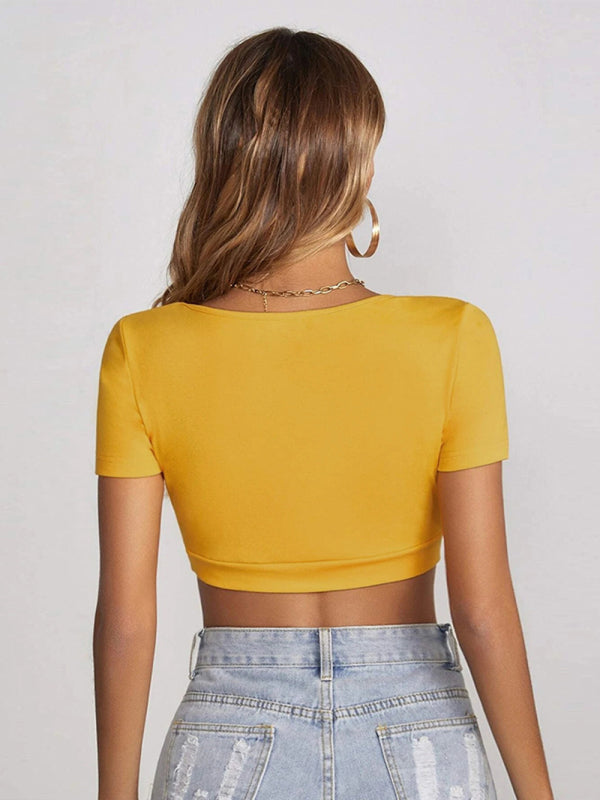 Women's Staple Rib Scoop Neck Short Sleeve Crop Top - THE QUEEN RUNWAY